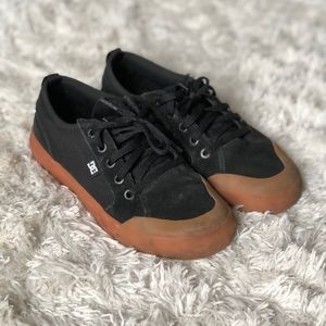 Boys DC Shoes sneakers